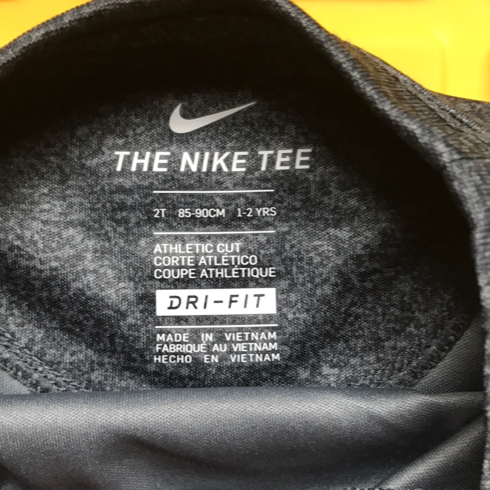 Nike 2T heather grey quick tee shirt - Picture 4 of 5